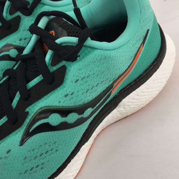 Saucony Triumph 19 men’s 9 comfortable running shoes in great condition - Picture 3 of 6